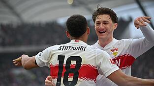 Brachte den VfB gegen den HSV in F&uuml;hrung: Angelo Stiller (r.).