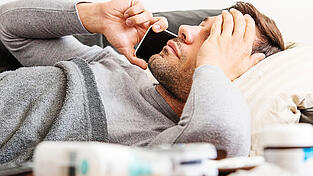 Die telefonische Krankschreibung ist in Deutschland seit Dezember 2023 dauerhaft m&ouml;glich - f&uuml;r maximal f&uuml;nf Tage. Die CSU sieht das kritisch.