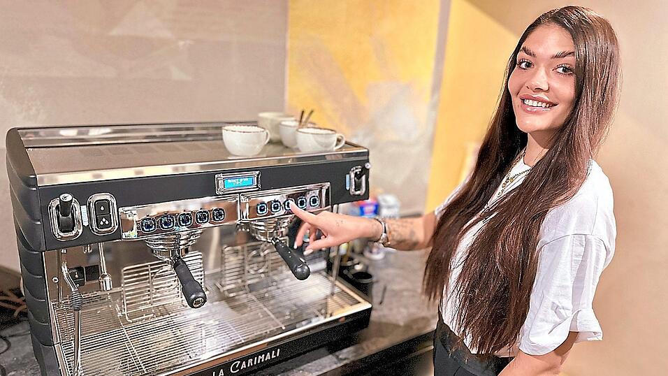 Zumindest die Kaffee-Maschine l&auml;uft schon perfekt. Ansonsten gibt es aber noch einiges zu tun, bis die neue P&auml;chterin Simona Kabourkova das altehrw&uuml;rdige Caf&eacute; Rathaus so neu gestaltet hat, dass es das Caf&eacute; 'Goldie' nach ihren Vorstellungen ist.