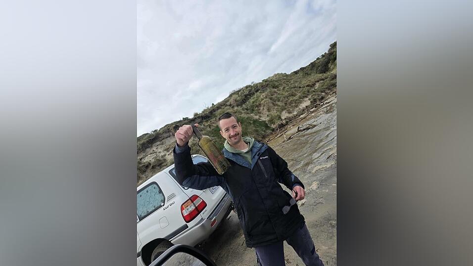 Nach ihrer langen Reise soll die Flasche nun in Zusammenarbeit mit einer tasmanischen Ozeanographin genauer untersucht werden. Nach ihrer langen Reise soll die Flasche nun in Zusammenarbeit mit einer tasmanischen Ozeanographin genauer untersucht werden.