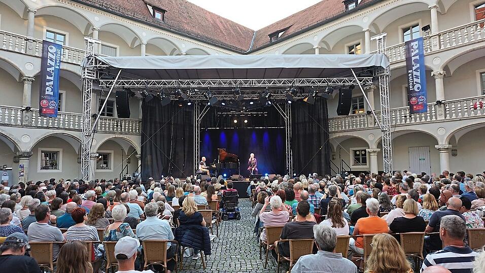Volle Reihen beim Auftritt von Markus Engelstaedter und Bernd Meyer beim Palazzo-Festival. Volle Reihen beim Auftritt von Markus Engelstaedter und Bernd Meyer beim Palazzo-Festival.