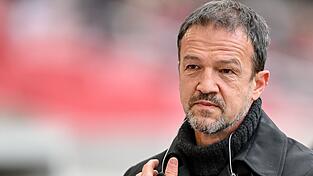 Fredi Bobic glaubt nicht recht an einen Wechsel von Florian Wirtz zum FC Bayern.