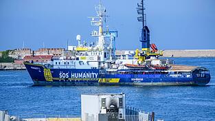Italien setzt zum wiederholten Male ein Schiff einer deutschen Hilfsorganisation fest. (Archivbild) Italien setzt zum wiederholten Male ein Schiff einer deutschen Hilfsorganisation fest. (Archivbild)
