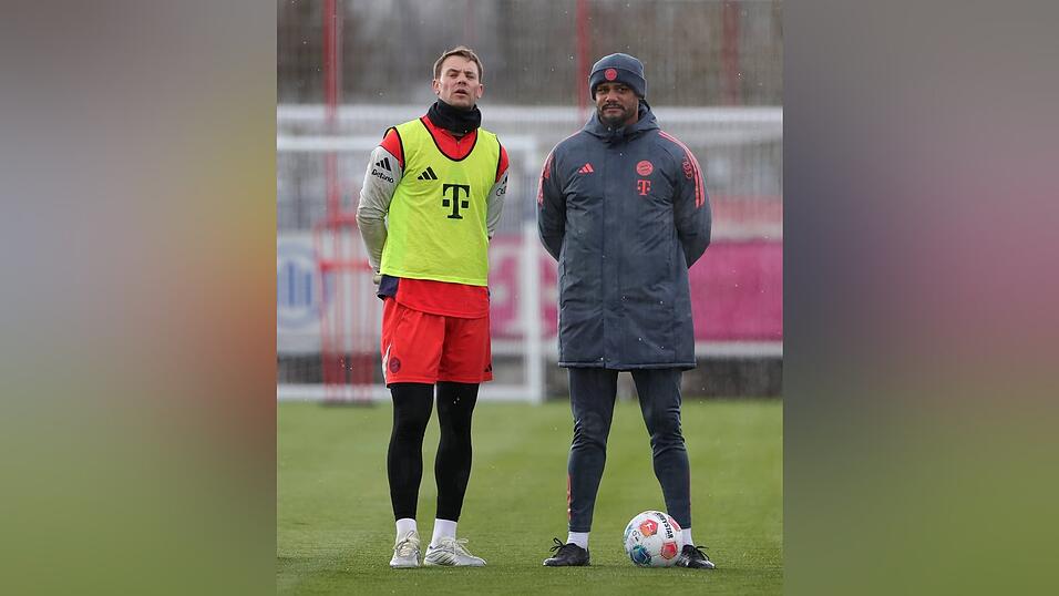 Real Madrid ist in Sicht, davor geht&rsquo;s aber nach Freiburg - und dort kann Bayern-Trainer Vincent Kompany (r.) aller Voraussicht nach wieder auf Kapit&auml;n Manuel Neuer zwischen den Pfosten z&auml;hlen.