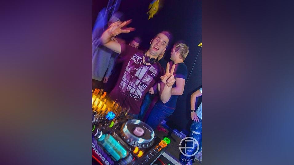 Gleich bei der Eröffnung platzte die neue Diskothek Peggy P. aus allen Nähten. Gleich bei der Eröffnung platzte die neue Diskothek Peggy P. aus allen Nähten.