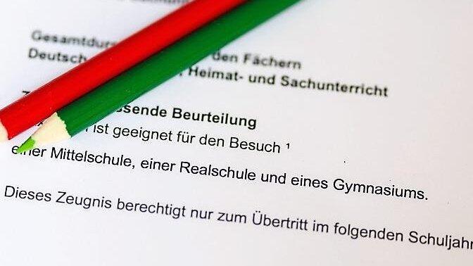 Mit dem Übertrittszeugnis konnten sich die Viertklässer in der vergangenen Woche an den weiterführenden Schulen anmelden. Mit dem Übertrittszeugnis konnten sich die Viertklässer in der vergangenen Woche an den weiterführenden Schulen anmelden.