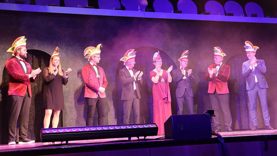 Die erste Narrhalla-Sitzung 2025 sorgte für Begeisterung. Die erste Narrhalla-Sitzung 2025 sorgte für Begeisterung.