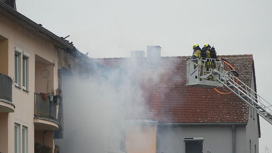 Die Ursache ist unklar, es könnte sich um eine Gasexplosion handeln. Die Ursache ist unklar, es könnte sich um eine Gasexplosion handeln.