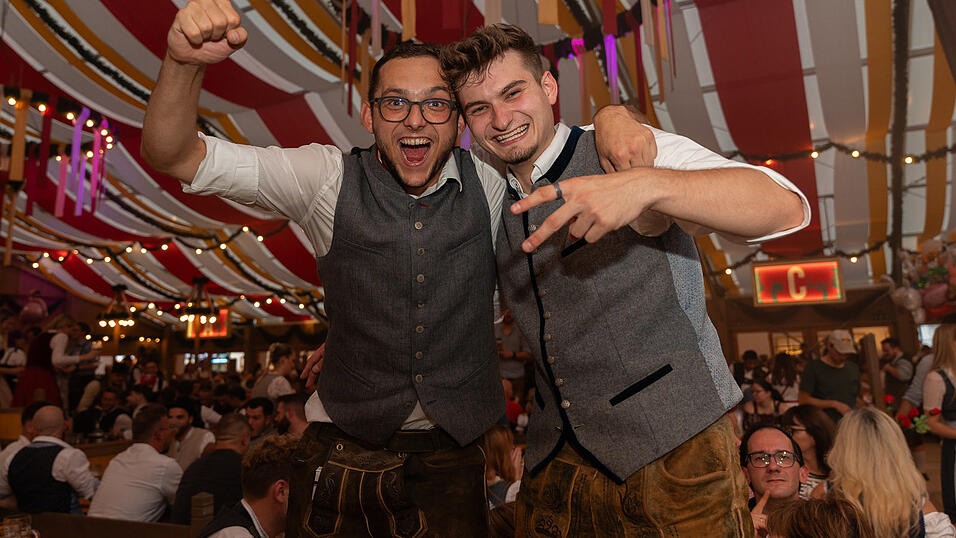 Die Partybilder vom Samstag, 12. August 2023, aus dem Festzelt Krönner. Die Partybilder vom Samstag, 12. August 2023, aus dem Festzelt Krönner.