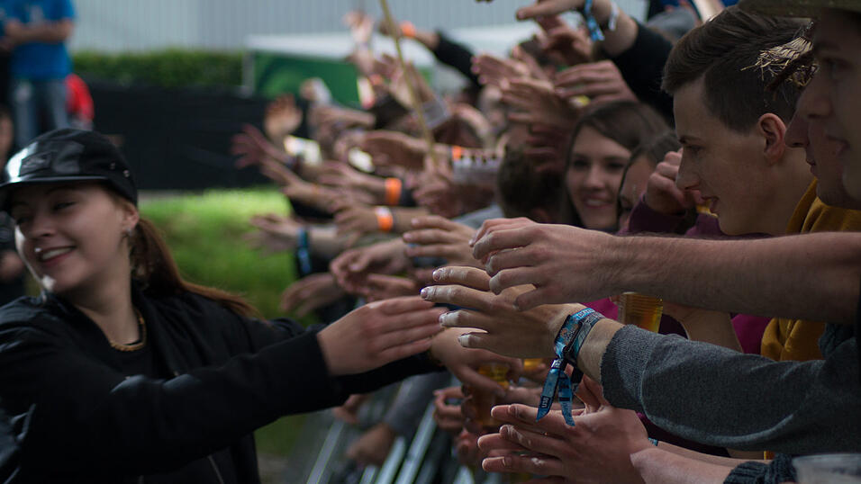 Impressionen vom ersten Tag des Pfingst-Open Airs in Salching. (Fotos: Regina Hölzel) Impressionen vom ersten Tag des Pfingst-Open Airs in Salching. (Fotos: Regina Hölzel)