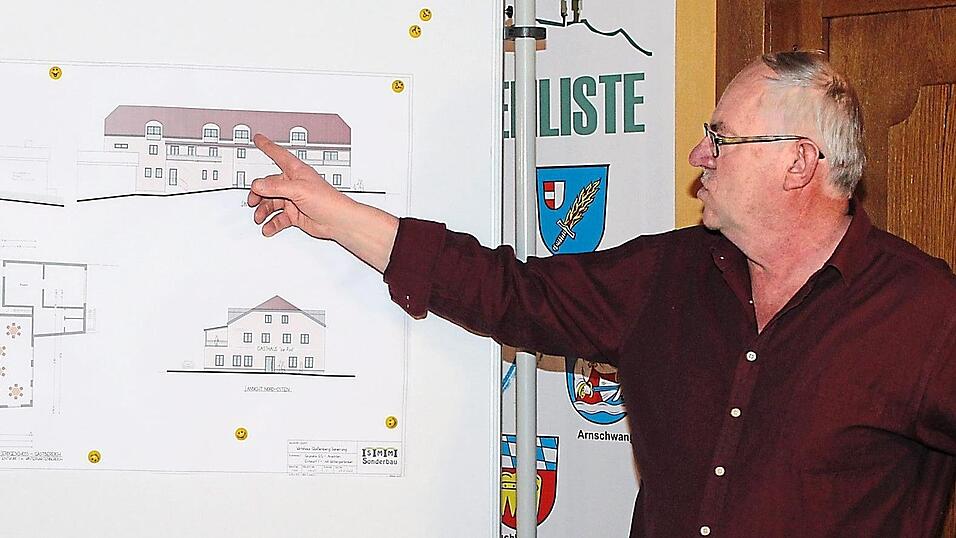 Investor Helmut M&uuml;ller stellte die Umbaupl&auml;ne f&uuml;r sein Anwesen Hauptstra&szlig;e 25 vor.