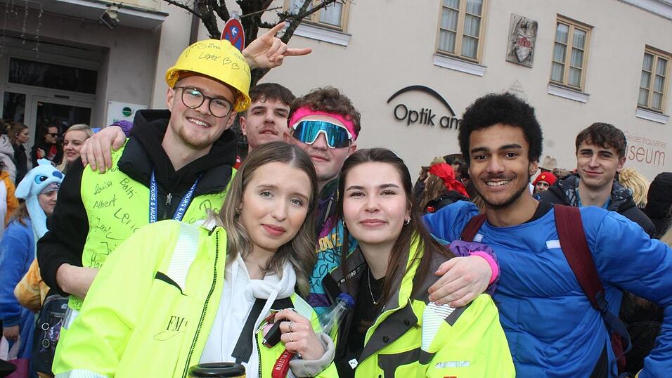 Beste Stimmung herrschte beim Rosenmontagszug in Geisenhausen.