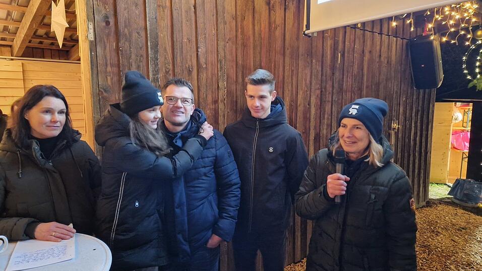 Gastgeberin Laura Einhellig (2.v.l.) mit Mama Sandra, Papa Anton, ihrem Bruder Dominik und Astrid Kantner vom Haus Anna.