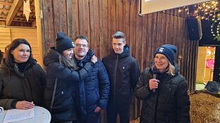 Gastgeberin Laura Einhellig (2.v.l.) mit Mama Sandra, Papa Anton, ihrem Bruder Dominik und Astrid Kantner vom Haus Anna.