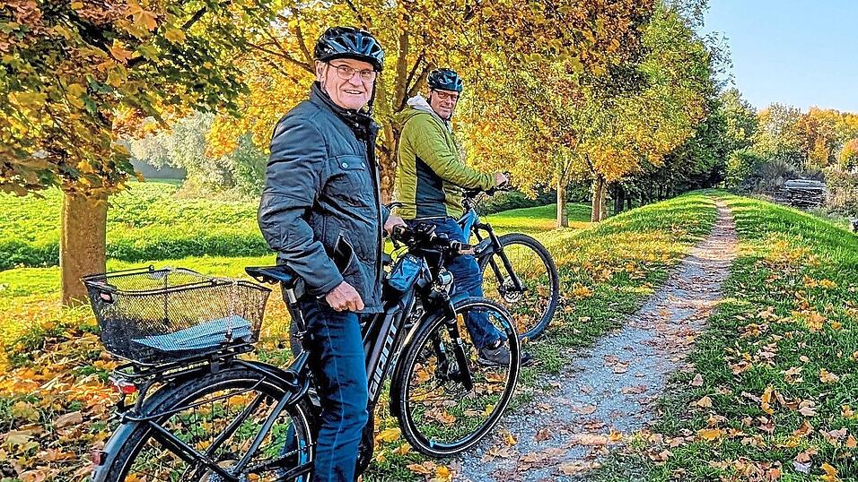 Radfahren in Landau von seiner schönsten Seite: Franz Meindl (l.) und Thomas Muncz am Geh- und Radweg zwischen Höckinger Straße und Alter Umgehungsstraße. Radfahren in Landau von seiner schönsten Seite: Franz Meindl (l.) und Thomas Muncz am Geh- und Radweg zwischen Höckinger Straße und Alter Umgehungsstraße.