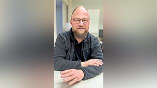 Die Farbe der Kleidung stimmt schon &lsquo;mal: Florian Fischer (45) wird heuer Sandro Bauer in der Rolle des Schwarzen Ritters folgen.