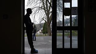 Rund 54.000 Menschen leben in Bayerns Asylunterk&uuml;nften, obwohl sie grunds&auml;tzlich ausziehen m&uuml;ssten. Viele von ihnen haben bereits ein Bleiberecht.
