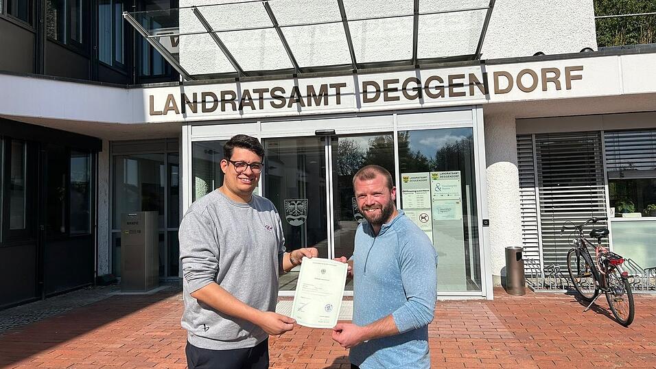 F&auml;llt nicht mehr unter das Import-Kontingent: Curtis Leinweber (r.) geht k&uuml;nftig als Deutscher f&uuml;r den DSC auf Torejagd.
