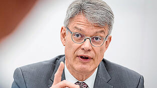 „Die Lage bei der Bahn ist dramatisch“, begründet Patrick Schnieder (Foto) den Rauswurf von Richard Lutz.
