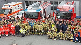 Ein beeindruckendes Bild bot sich am Samstag, als 180 Kr&auml;fte den Ernstfall in der Kl&auml;ranlage in Dingolfing probten.