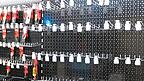 Die Täter räumten die Regalwände im Angelgeschäft des Ehepaars Fischer in Cham ab.