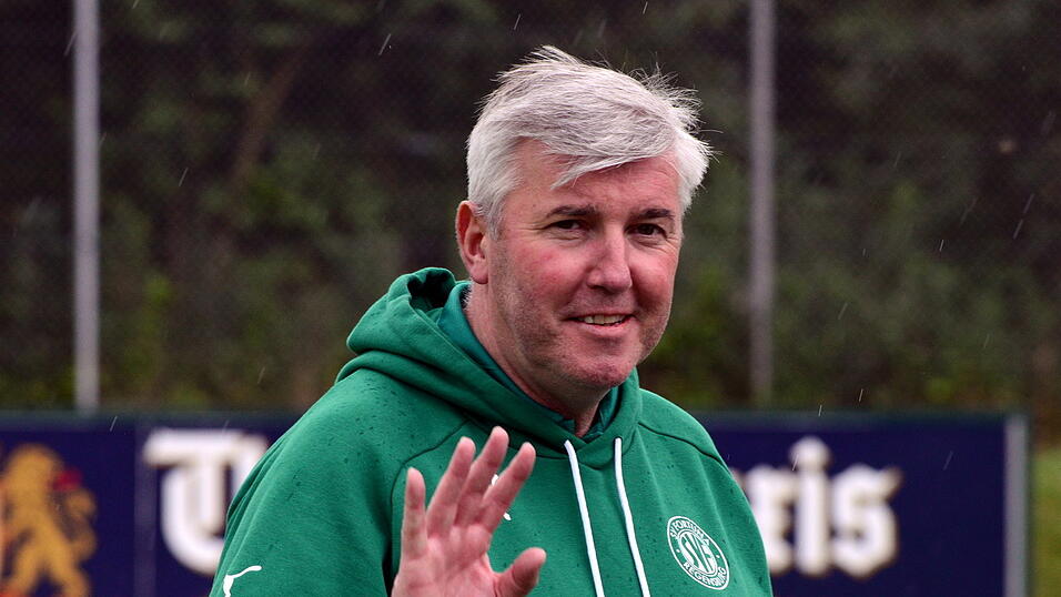 Sagt nach 13 Jahren bei Fortuna Regensburg Servus: Trainer Helmut Zeiml. Sagt nach 13 Jahren bei Fortuna Regensburg Servus: Trainer Helmut Zeiml.