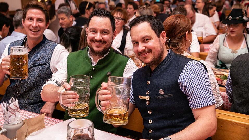 Die Partybilder vom Samstag, 9. August, aus dem Festzelt Krönner. Die Partybilder vom Samstag, 9. August, aus dem Festzelt Krönner.
