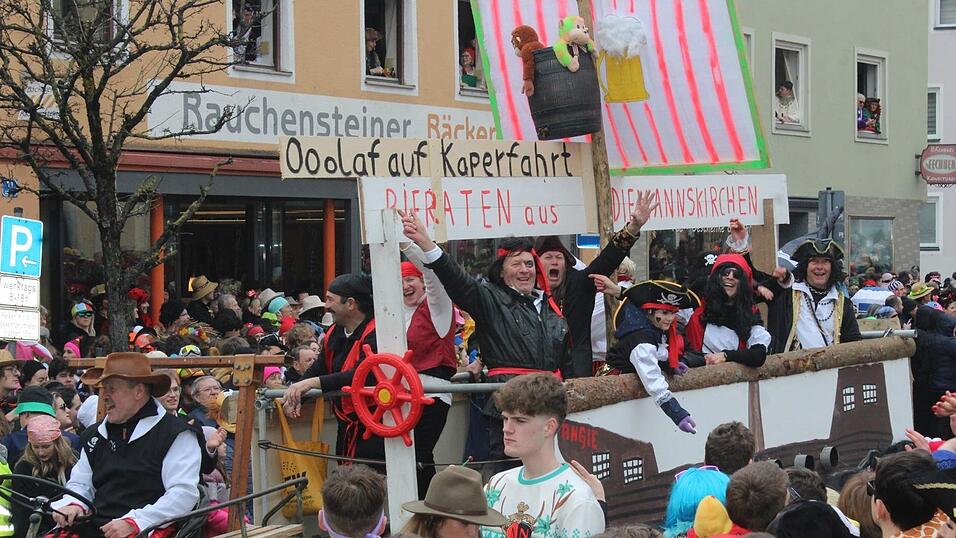 Beste Stimmung herrschte beim Rosenmontagszug in Geisenhausen.