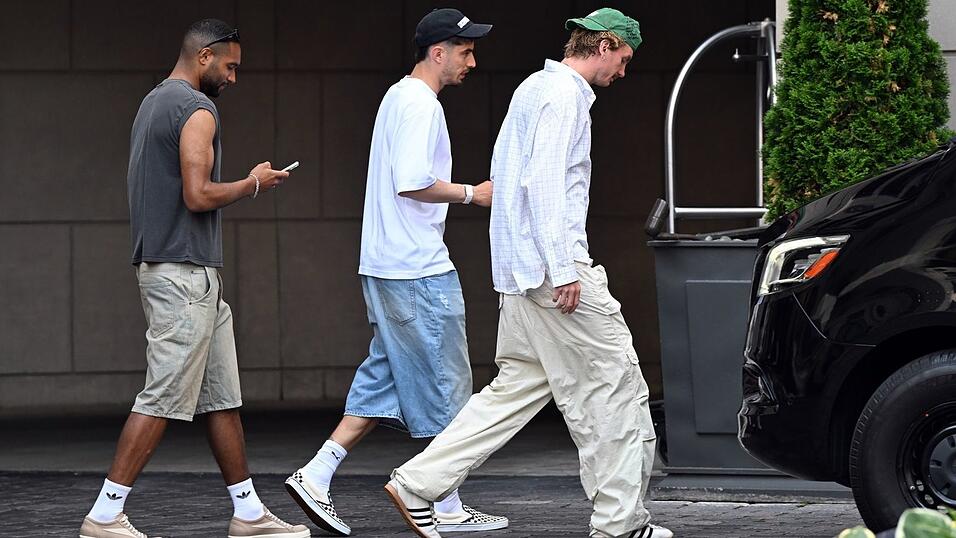 Jonathan Tah, Kai Havertz und Nick Woltemade gehen in Chicago spazieren.