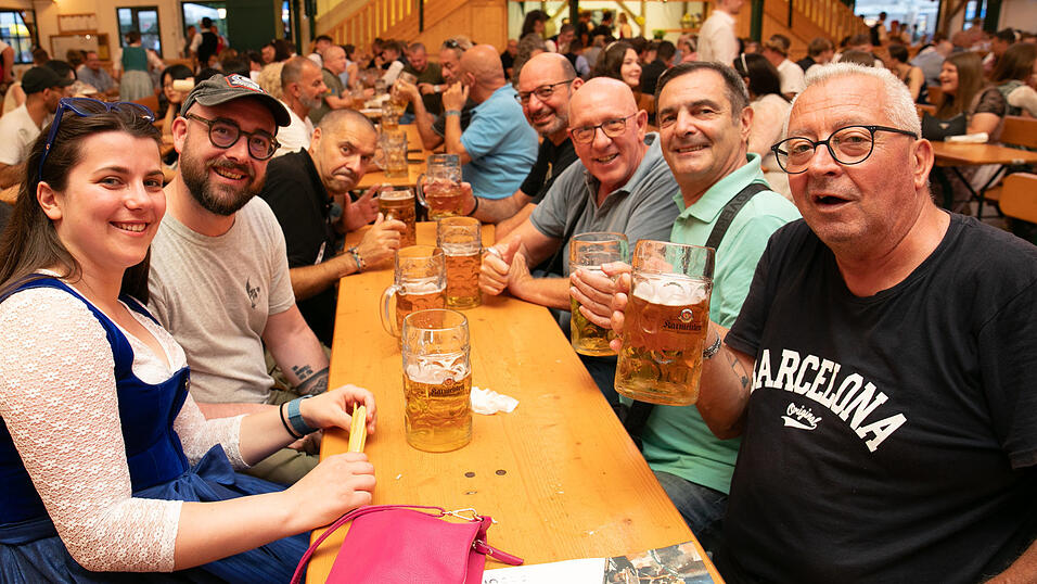 Das sind die Partybilder vom Dienstag, 12. August, aus dem Festzelt Nothaft. Das sind die Partybilder vom Dienstag, 12. August, aus dem Festzelt Nothaft.