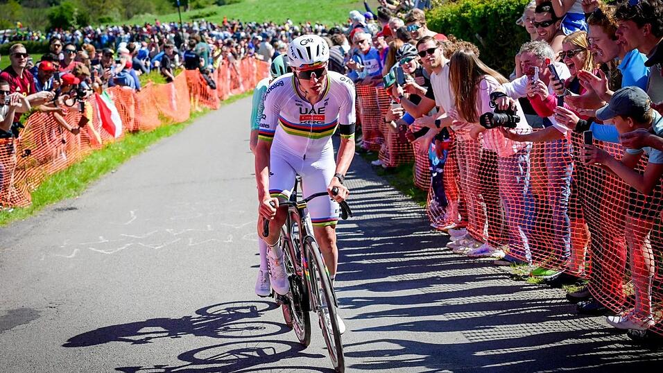 Nur Tadej Pogacar (vorne) konnte Paul Seixas bei L&uuml;ttich-Bastogne-L&uuml;ttich abh&auml;ngen.