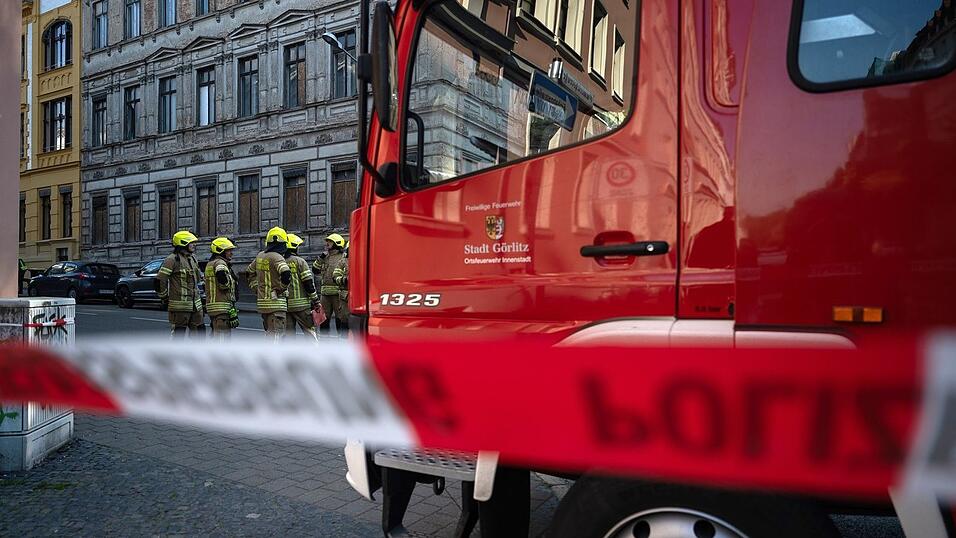 Die Polizei machte keine Angaben dazu, wie viele Menschen gesucht werden. Die Polizei machte keine Angaben dazu, wie viele Menschen gesucht werden.