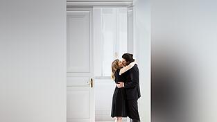 Elsa Dreisig (Fiordiligi) und André Schuen (Guglielmo) Elsa Dreisig (Fiordiligi) und André Schuen (Guglielmo)