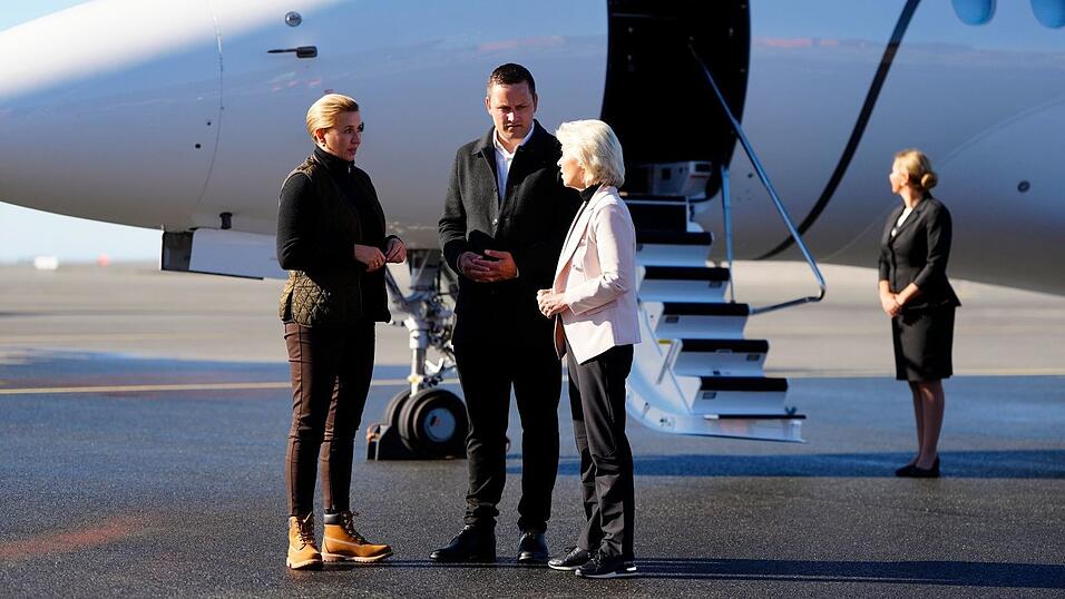 Ist bis Montag zu Gast in Grönland: EU-Kommissionspräsidentin Ursula von der Leyen (r). Ist bis Montag zu Gast in Grönland: EU-Kommissionspräsidentin Ursula von der Leyen (r).