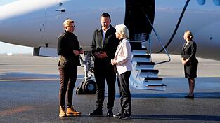 Ist bis Montag zu Gast in Grönland: EU-Kommissionspräsidentin Ursula von der Leyen (r). Ist bis Montag zu Gast in Grönland: EU-Kommissionspräsidentin Ursula von der Leyen (r).