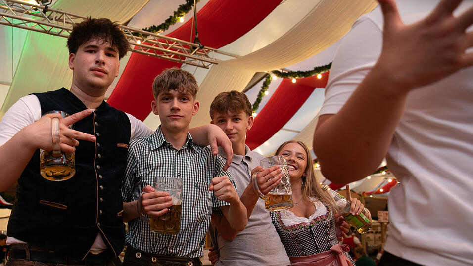 Die Partybilder vom Freitag, 15. August, aus dem Festzelt Greindl. Die Partybilder vom Freitag, 15. August, aus dem Festzelt Greindl.