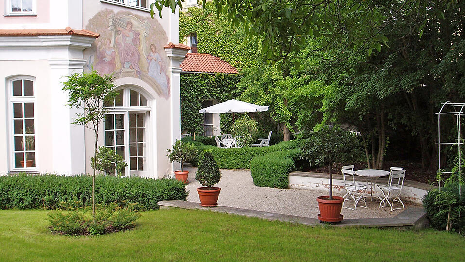 Zum Sebastiani-Pavillon gehören ein Anbau, ein Garten sowie eine weitere rund 600 Quadratmeter große Grünfläche. Zum Sebastiani-Pavillon gehören ein Anbau, ein Garten sowie eine weitere rund 600 Quadratmeter große Grünfläche.