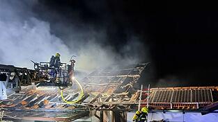 Ein Brand in Geiselh&ouml;ring besch&auml;ftigte am Montag zahlreiche Einsatzkr&auml;fte. Jetzt hat die Polizei einen Verdacht bez&uuml;glich der Ursache.
