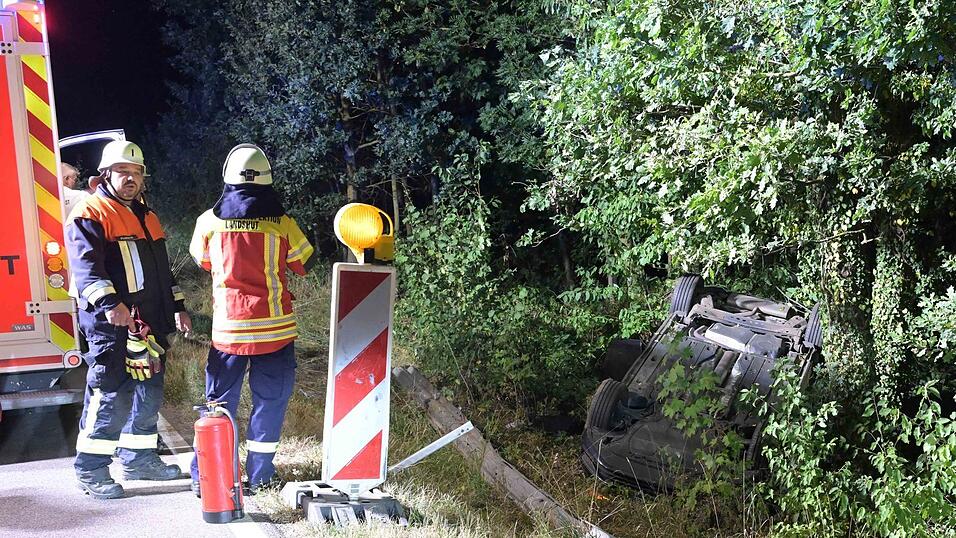 Auf der Kreisstraße LA2 zwischen Vilsbiburg und Seyboldsdorf gab es bei Hippenstall den zweiten Unfall binnen weniger Tage. Auf der Kreisstraße LA2 zwischen Vilsbiburg und Seyboldsdorf gab es bei Hippenstall den zweiten Unfall binnen weniger Tage.
