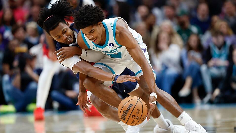 Christian Anderson (r.) spielt seine erste Saison in der NBA. Christian Anderson (r.) spielt seine erste Saison in der NBA.