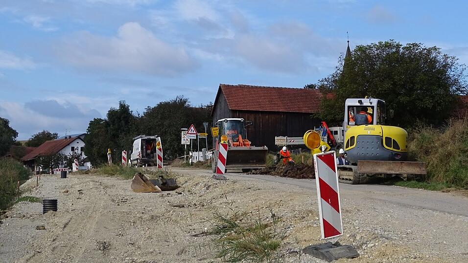 Die Bauarbeiten an der Stra&szlig;enbaustelle in Heidenkam machen weiter Fortschritte.