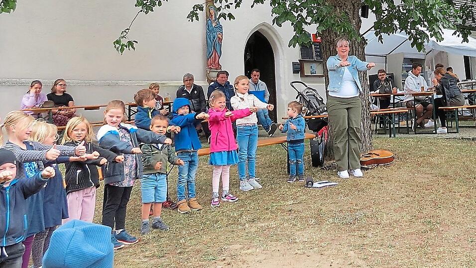 Die Kinder des Kinderhauses Sankt Franziskus Neubäu erfreuten die Gäste mit ihrem Beitrag. Die Kinder des Kinderhauses Sankt Franziskus Neubäu erfreuten die Gäste mit ihrem Beitrag.