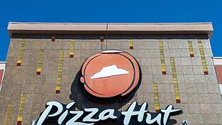 Pizza Hut war bisher unter einem Dach mit den Fast-Food-Ketten KFC und Taco Bell. Pizza Hut war bisher unter einem Dach mit den Fast-Food-Ketten KFC und Taco Bell.