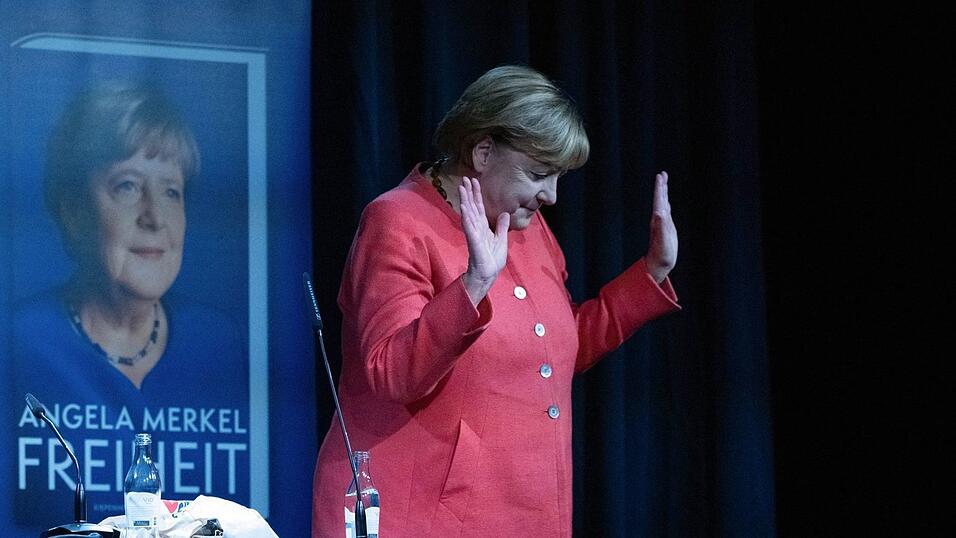 Bei ihrer Lesung in Peenem&uuml;nde erhielt Angela Merkel viel freundlichen Applaus von den 1.200 Menschen im Publikum. (Archivbild)