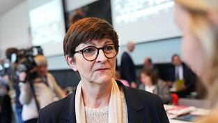 Saskia Esken will trotz des Wahldesasters SPD-Parteichefin bleiben. (Archivbild) Saskia Esken will trotz des Wahldesasters SPD-Parteichefin bleiben. (Archivbild)