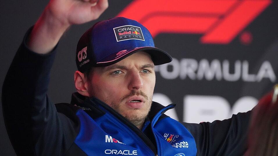 Bei einer Medienrunde in Japan forderte Verstappen einen Reporter zum Gehen auf. Bei einer Medienrunde in Japan forderte Verstappen einen Reporter zum Gehen auf.