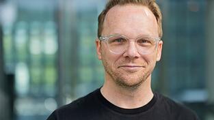 Ralf Schmitz &uuml;bernimmt bei RTL zeitweise den traditionsreichen &laquo;Wer wird Million&auml;r?&raquo;-Sendeplatz.