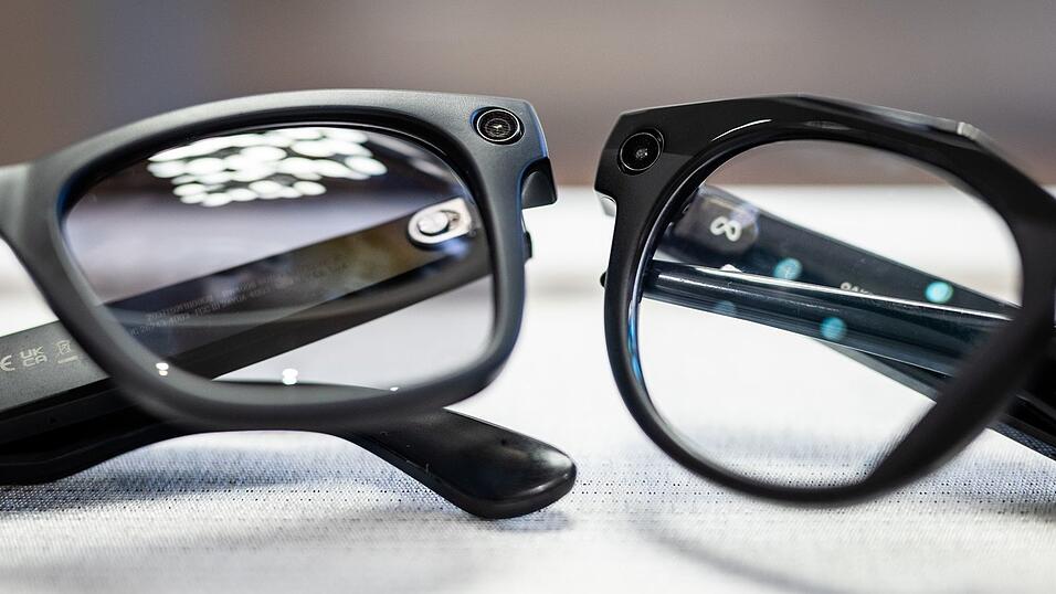 Smart Glasses sind umstritten, da sie andere Menschen oft weitestgehend unbemerkt filmen können. (Archivbild) Smart Glasses sind umstritten, da sie andere Menschen oft weitestgehend unbemerkt filmen können. (Archivbild)