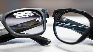 Smart Glasses sind umstritten, da sie andere Menschen oft weitestgehend unbemerkt filmen können. (Archivbild) Smart Glasses sind umstritten, da sie andere Menschen oft weitestgehend unbemerkt filmen können. (Archivbild)