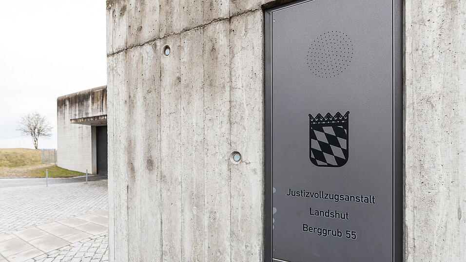 Der stellvertretende Leiter der JVA Landshut wurde vorläufig des Dienstes enthoben.